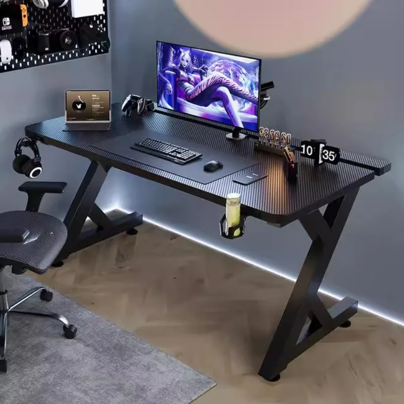 Minimalistyczne czarne biurka  – Desk Setup Designer recenzja i cena