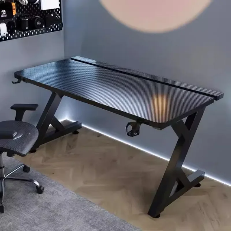 Minimalistyczne czarne biurka  – Desk Setup Designer recenzja i cena